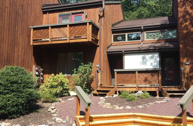 Summer Getaway at the Lake! Beach & Pool included!