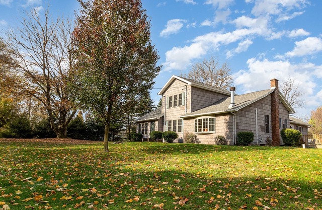 Quaint 40a farm! Cozy fireplace, Llama encounters, chef service, nearby beaches