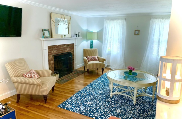 Summer home in Harwich: 3 bedrooms, 2 baths and a 20x20 deck to enjoy!
