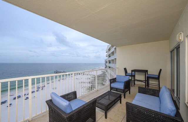 Geräumige Gulf Front Condo mit herrlichem Blick auf den Strand - Sommer Verfügbarkeit