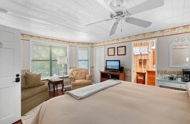 Summer Room @ Eaglenest Inn w/ Pool & SPA