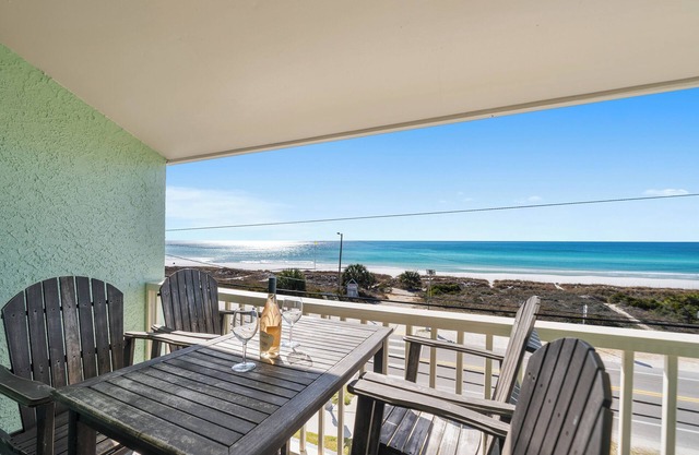 Summer Sale: Well-Stocked Gulf Front Retreat with Amazing Views! Community Pool!
