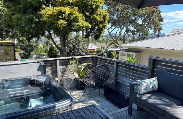 Summer Sanctuary in Devonport – views, birdsong & beaches nearby.