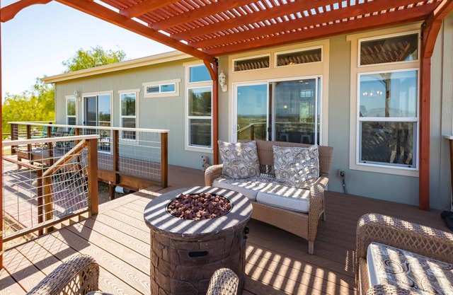 Ranch in North Paso w/Fire Pit, BBQ and Endless Views of Vineyards & Mountains