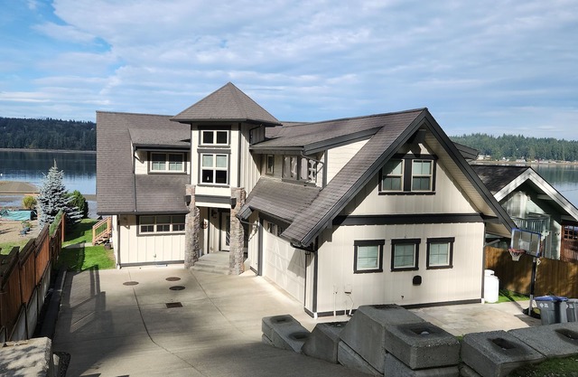 Kommen Sie und genießen Sie diese schöne Southshore Waterfront Ferienhaus