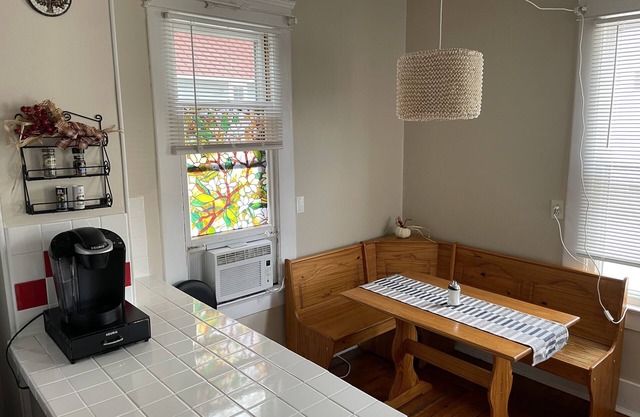Summer vacation home in central Gambier (steps from Kenyon College)