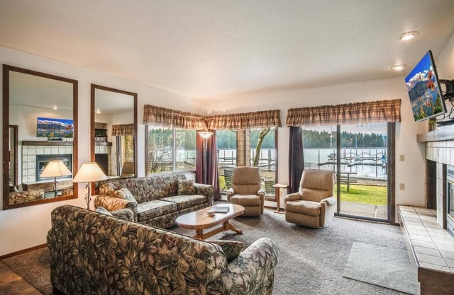 Summer Vacation on Lake Pend Oreille - July 19-26th -1bd 1 bath Condo. Slps 4