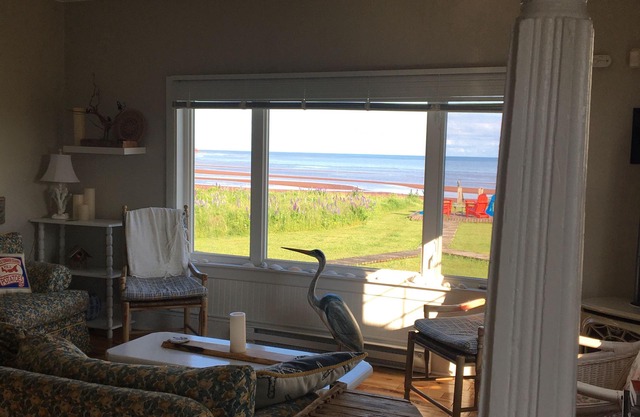 Summerhaven - Oceanfront Beach House on Warm Sandy Beach
