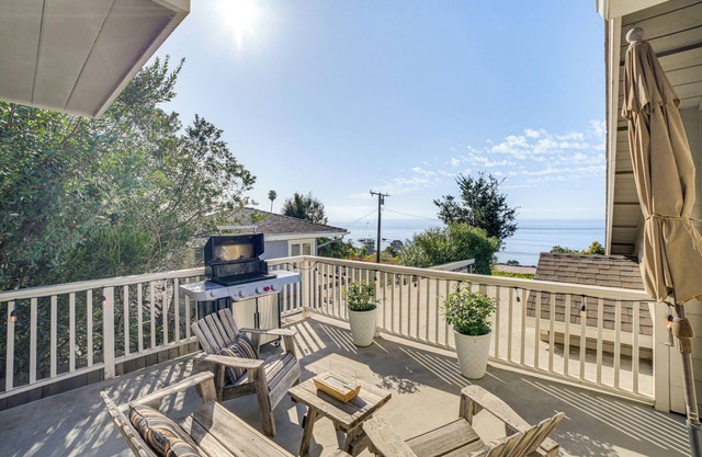 Summerland Home w/ Beach Supplies: Walk to Beach!