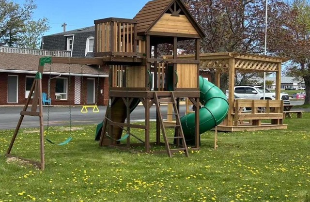 SUMMERSIDE MOTEL &COTTAGES