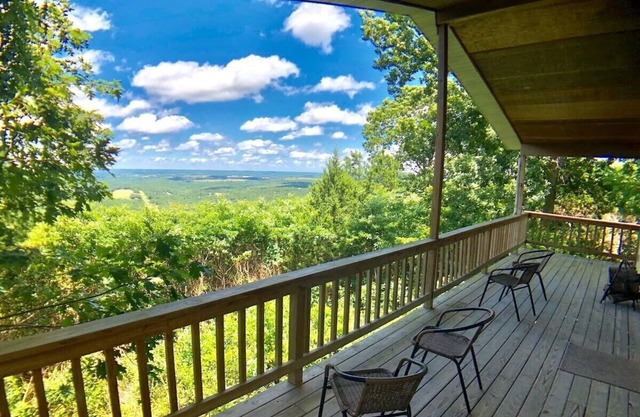 Summit Chalet, Spectacular View of the Ozarks