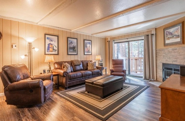 Summit Forester #47 BLDG.2 Bedrm/2 bath Ski in Ski Out! Steps to Chair 15 at Little Eagle Lodge!