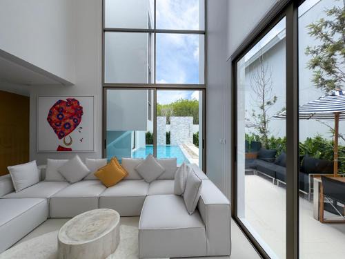 Sumptuous Duplex Pool Villa 3BR in Newly Built LuxPride 4 L12 Residence