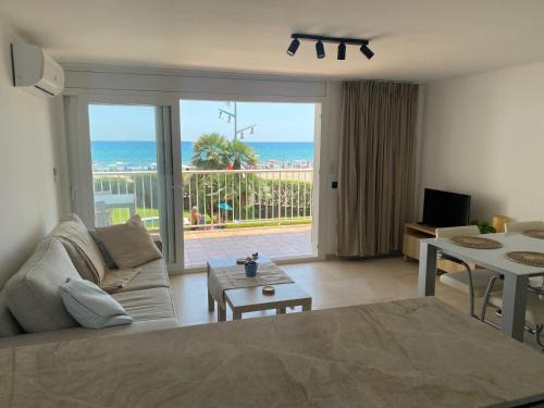Sun and Beach Lovers San Yago La Pineda