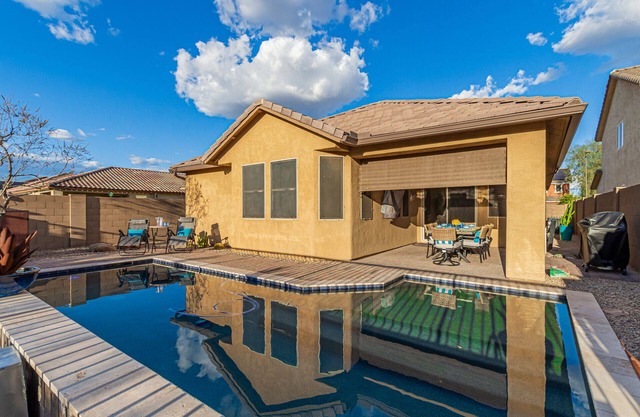 Sun City Heated Pool Home! Peaceful, Sleeps 8, Office!