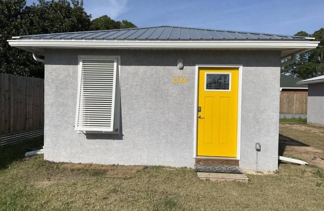 Sun Diver is charming, close to marinas, and water sports on East end of PCB, FL