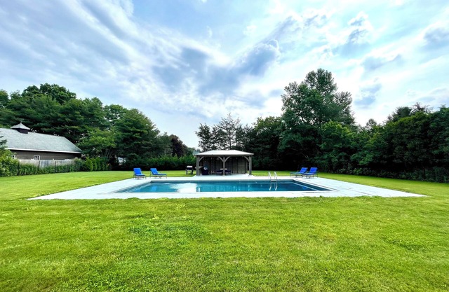 Sun filled 3-bedroom house in lovely Mattituck with pool & AC