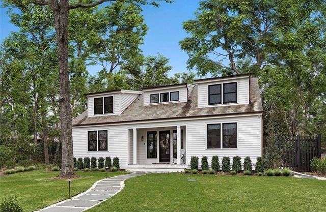 Sun-Filled, Custom-Designed 5-bedroom house in Sag Harbor w/ heated pool and spa