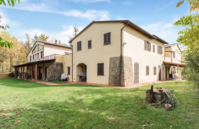 Sonnengeküsstes Ferienhaus in Torgiano mit Garten