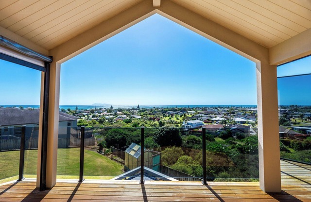 Sun, Sand, Serenity - Waihi Beach Holiday Home