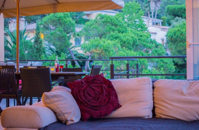 Sun, Sea & Culture. Luxury Villa & Pool. Breathtaking Views to Sea. Inc WiFi