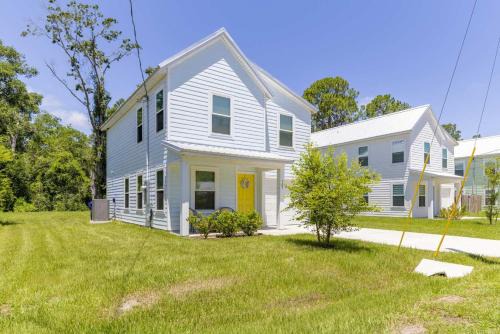 Sun & Serenity St Aug Charm Awaits