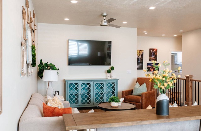 🔆Sun Shack 🔆 Warm Weather Getaway with Air Hockey Table