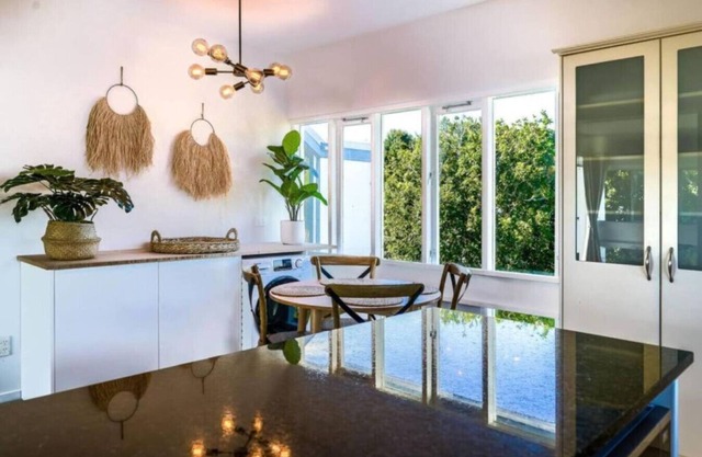 Sun Soaked 1 BD | Full Kitchen w/Sea View