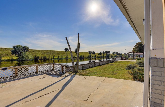 Sun-Soaked Okeechobee Retreat w/ Canal Views!