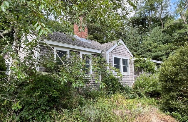 Sun-Sun Chezsven Cottage: 2 bdrm house with WiFi, in peaceful Wellfleet woods