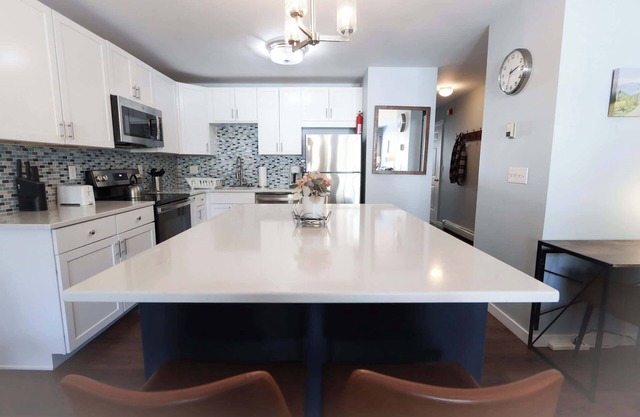 Sun Sung Cozy Condo A Stylish Escape for 4!