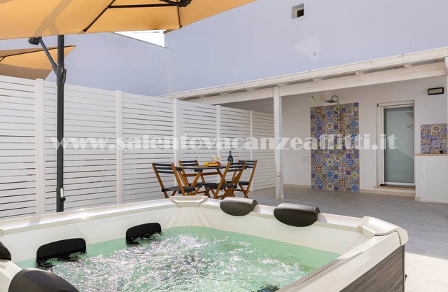 Sun vacation home with whirlpool