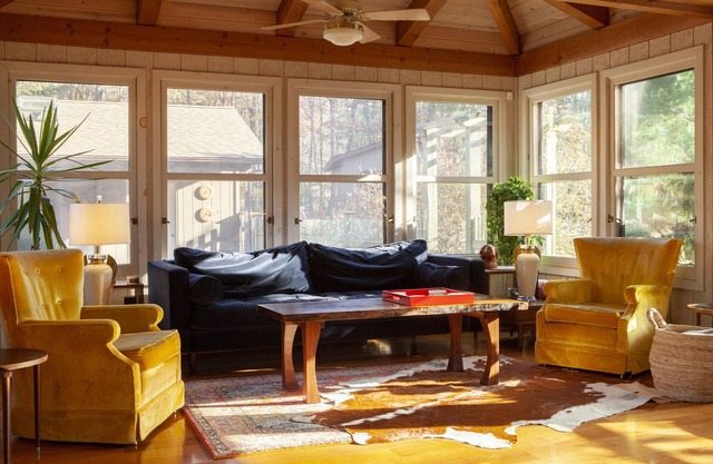 Sunbeam Lodge: Pool+Hot Tub, 50 Acres, ‘70s Oasis