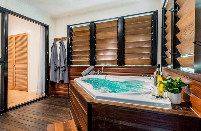 Sunbird Garden 2 - Private villa with spa & small pet permitted inside