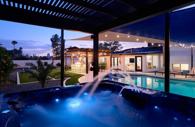 Sunburst Estate - Pool - Hot Tub - Tons of Games!