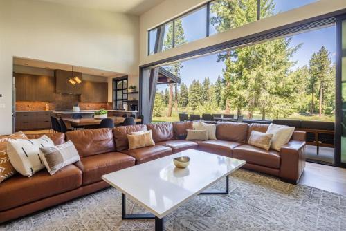 Suncadia 6 bdrm luxurious with magnificent golf views