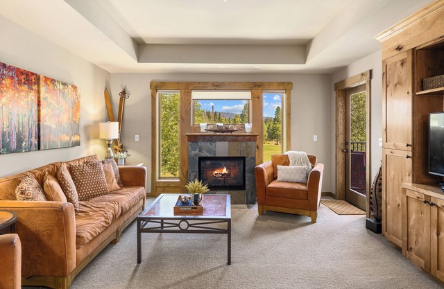 Golf view condo with seasonal pool and hot tub!