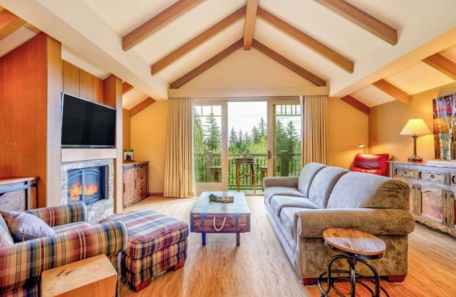 Suncadia Lodge Penthouse with Full Kitchen & Balcony