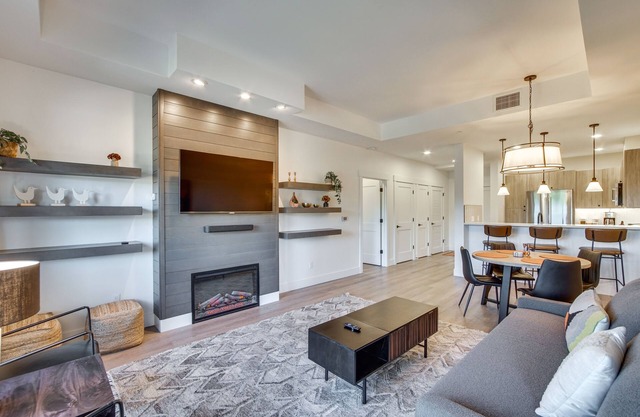 Suncadia Resort Condo: Balcony & Golf Course Views