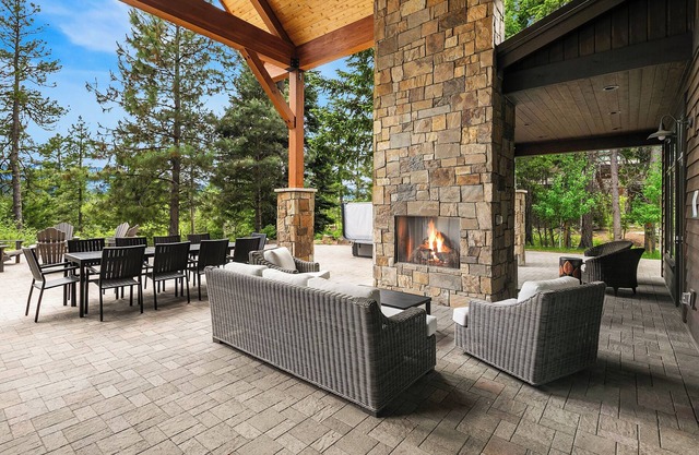 Suncadia's Premier 7BR Estate! 5 Mstrs*6.5BA*Hot Tub*Fine Outdoor Living!