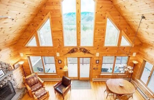 SUNDAY RIVER VIEWS!! Chalet in Newry