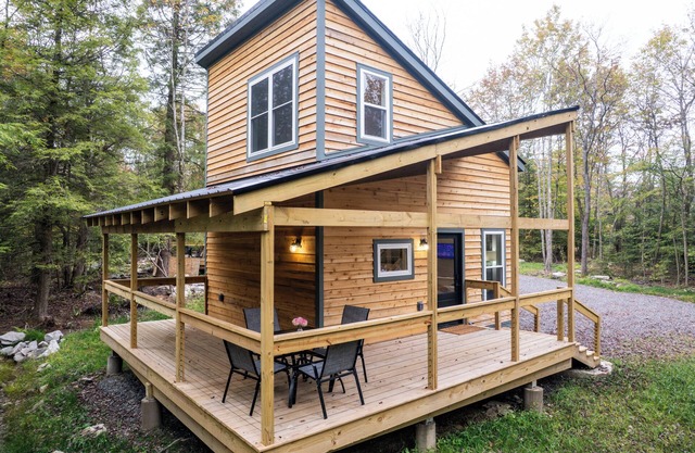 Sundew Cottage - Trailheads & Powder Days Await!