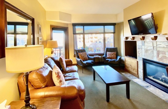 Sundial Lodge-Ski in/Ski out-1 Bedroom/1 Bathroom-Sleeps 4-Unit B315-613 sq. ft.
