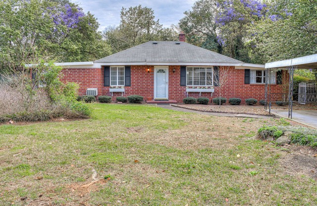 Sunflower Guest House - pet friendly/fenced patio & covered parking