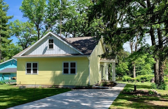 Sunflower House on Lake Wissota
