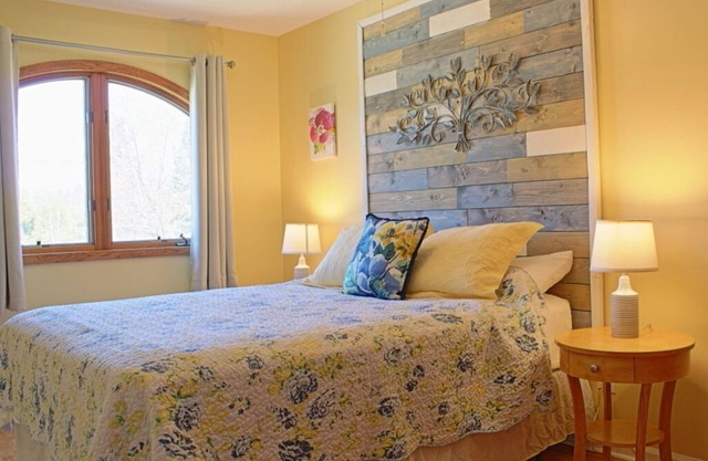 Sunflower Inn - Zinnia Room