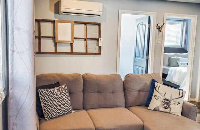 Sunflower Retreat - Private 2 Bedroom, 1 Bath
