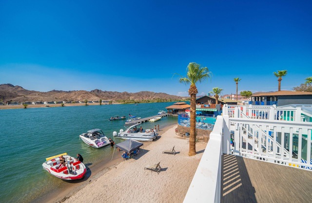 Sunkissed Hideaway, Front Row at Roadrunner Resort