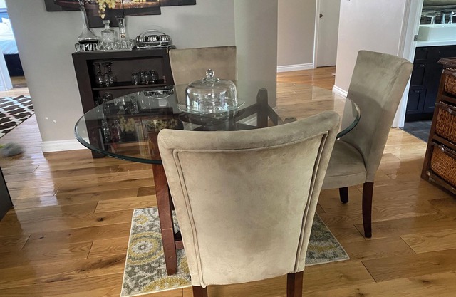 Sunkissed Private basement -10 minutes from Downtown and most convention centers