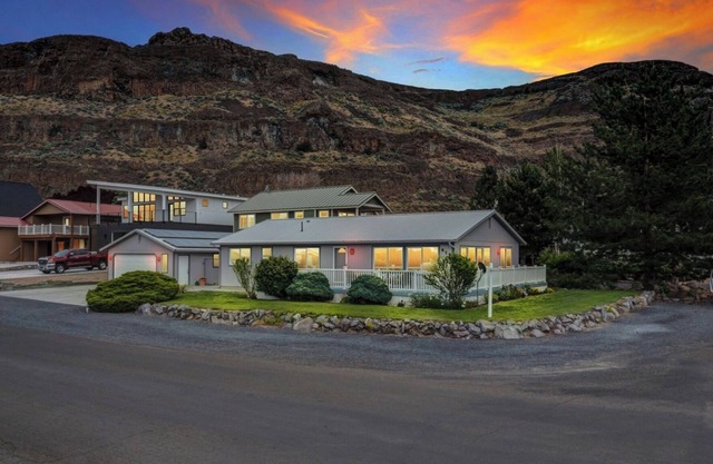Sunland Estates Oasis in Quincy - by the Gorge!